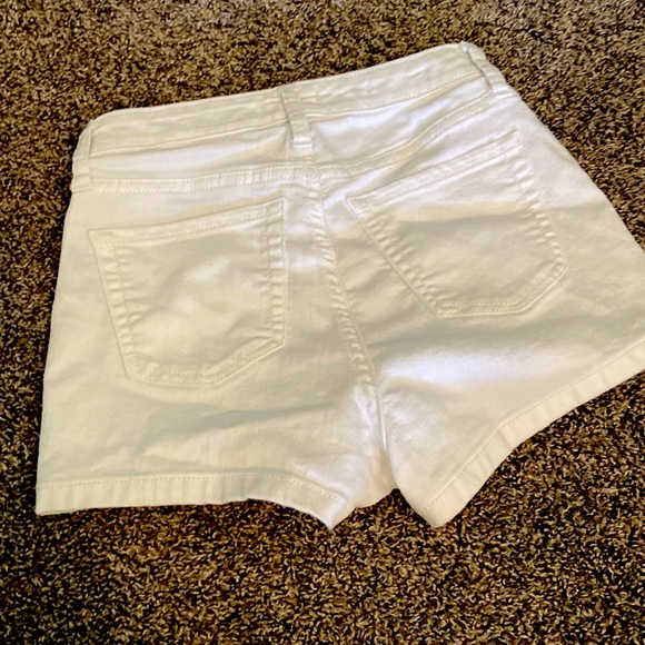 Adorable white shorts! - Picture 2 of 4